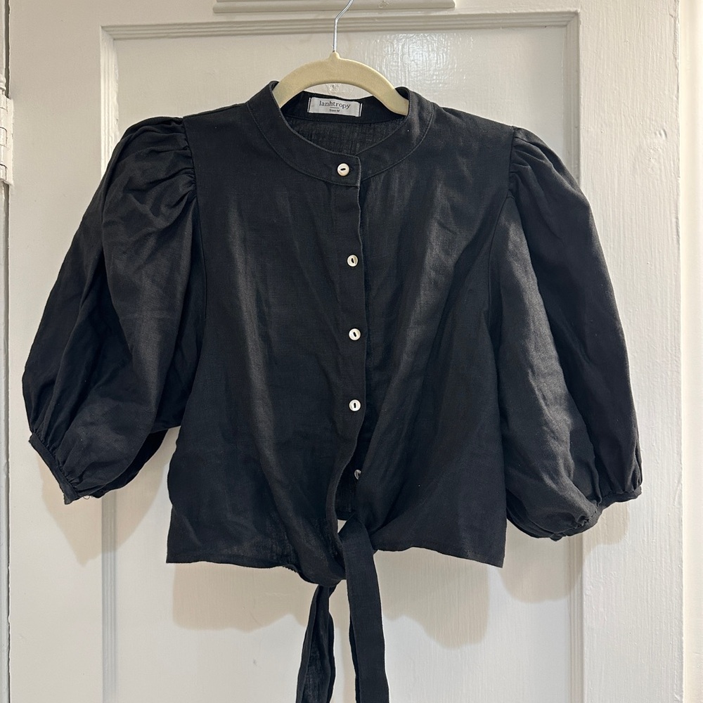 Woman’s M crop linen black tie shirt. Puffy shoulders